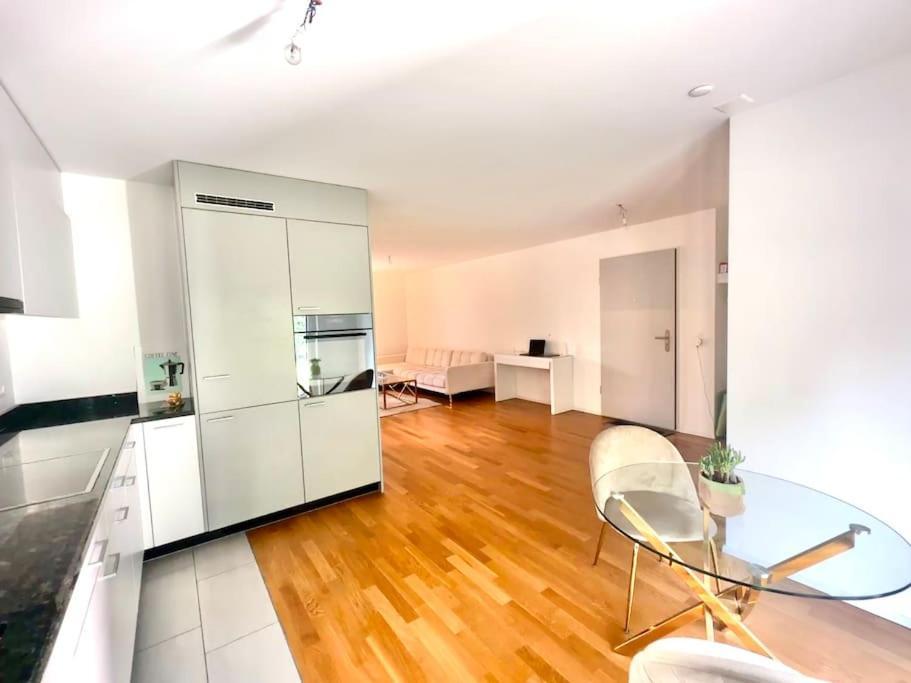 Moderne Wohnung Am Flughafen Opfikon-Glattbrugg ภายนอก รูปภาพ