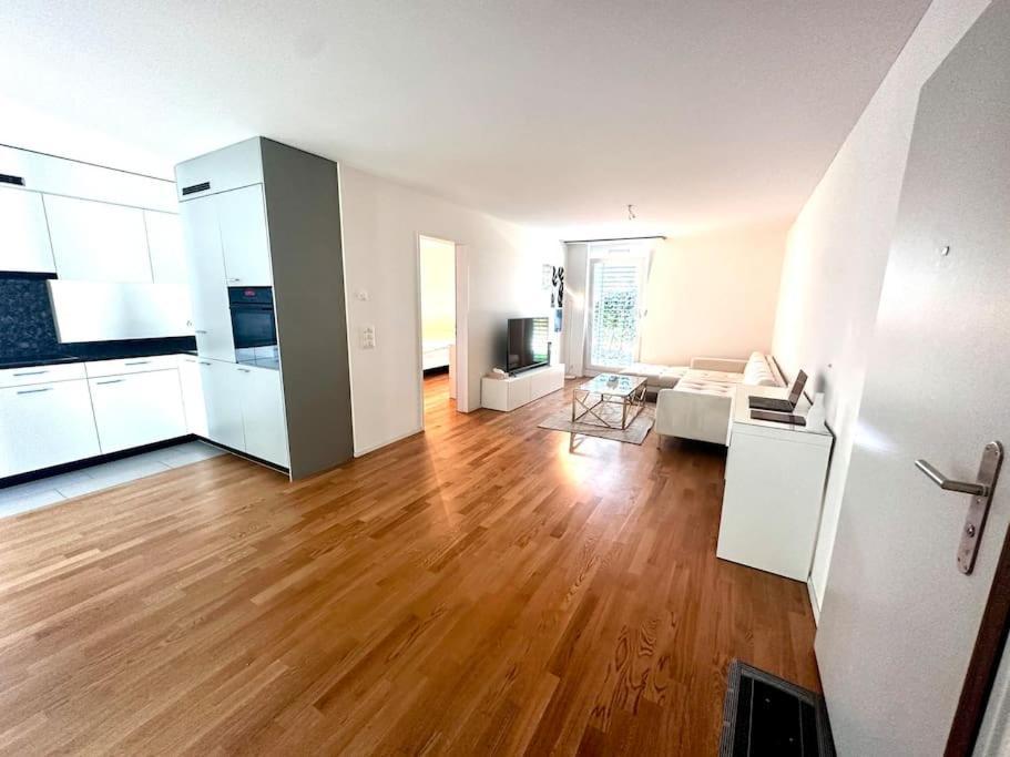 Moderne Wohnung Am Flughafen Opfikon-Glattbrugg ภายนอก รูปภาพ